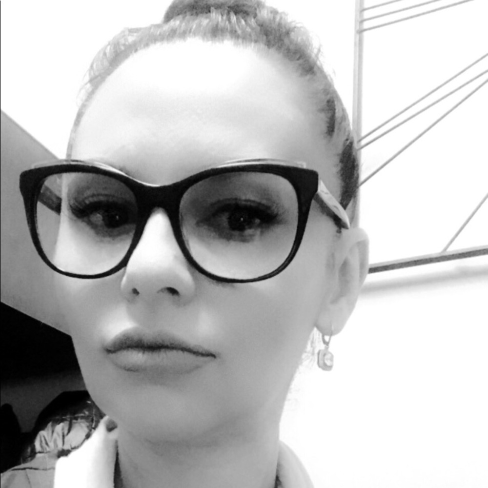 Meet your Posher, Julia